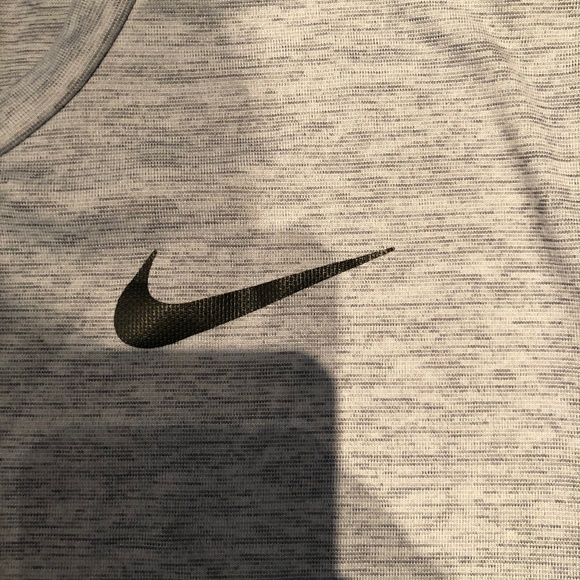 Nike performance stretch DRI-FIT tee - Picture 3 of 5
